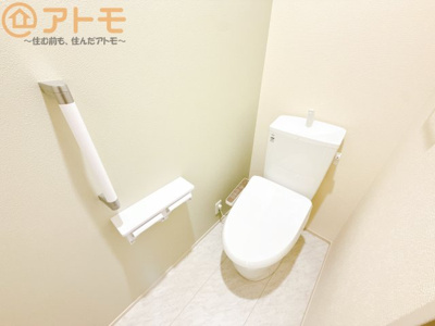 【トイレ】 | 葵区羽鳥5丁目　新築戸建　1号棟 | 常に便座を温かく保ってくれる温水洗浄便座です。冬場でも安心して座ることができますね♪