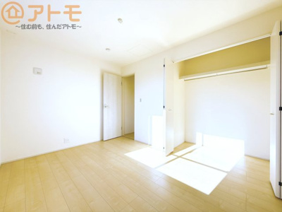 【収納】 | 葵区羽鳥5丁目　新築戸建　1号棟 | ハンガーパイプ付きのクローゼットは季節ものなどを収納することができて便利です♪