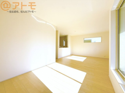 【居間・リビング】 | 葵区羽鳥5丁目　新築戸建　1号棟 | 日当たりのよいリビングは、一年を通してぽかぽかとしています。家族が自然と集まる空間になりそうですね♪