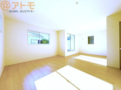 【居間・リビング】 | 葵区羽鳥5丁目　新築戸建　1号棟 | 家族団らんのイメージは、リビングを思い浮かべませんか？リビングこそ広々としたお部屋が良いですね♪
