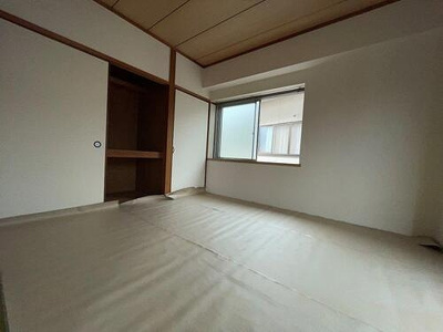 【その他】 | コーポエルム | 和室：約6.0畳／押入れ・出窓あり