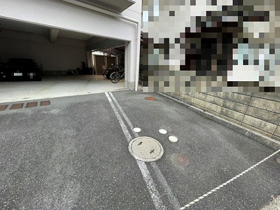 【駐車場】 | コーポエルム | １台賃料込み駐車場（屋根なし）ハイルーフ可