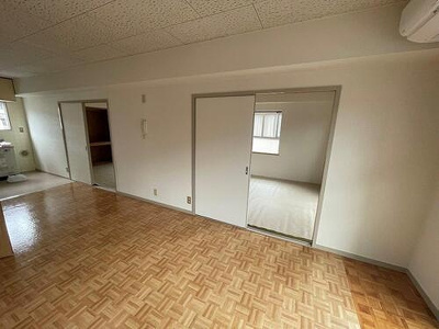 【居間・リビング】 | コーポエルム | ＬＤＫからの和室方向