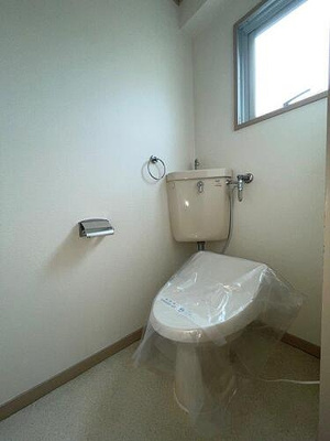 【トイレ】 | コーポエルム | 【新品】2023年7月 温水洗浄便座交換・窓あり