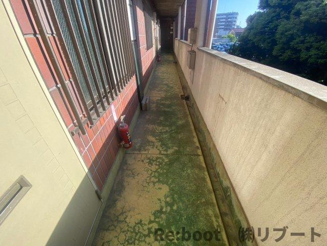 エクセレント丸太のロビー