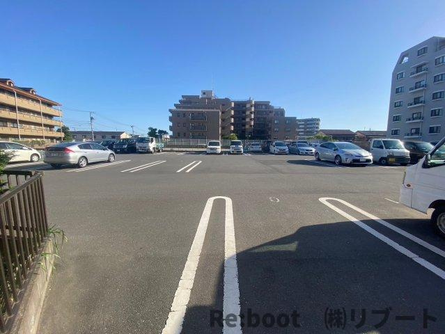 エクセレント丸太の駐車場