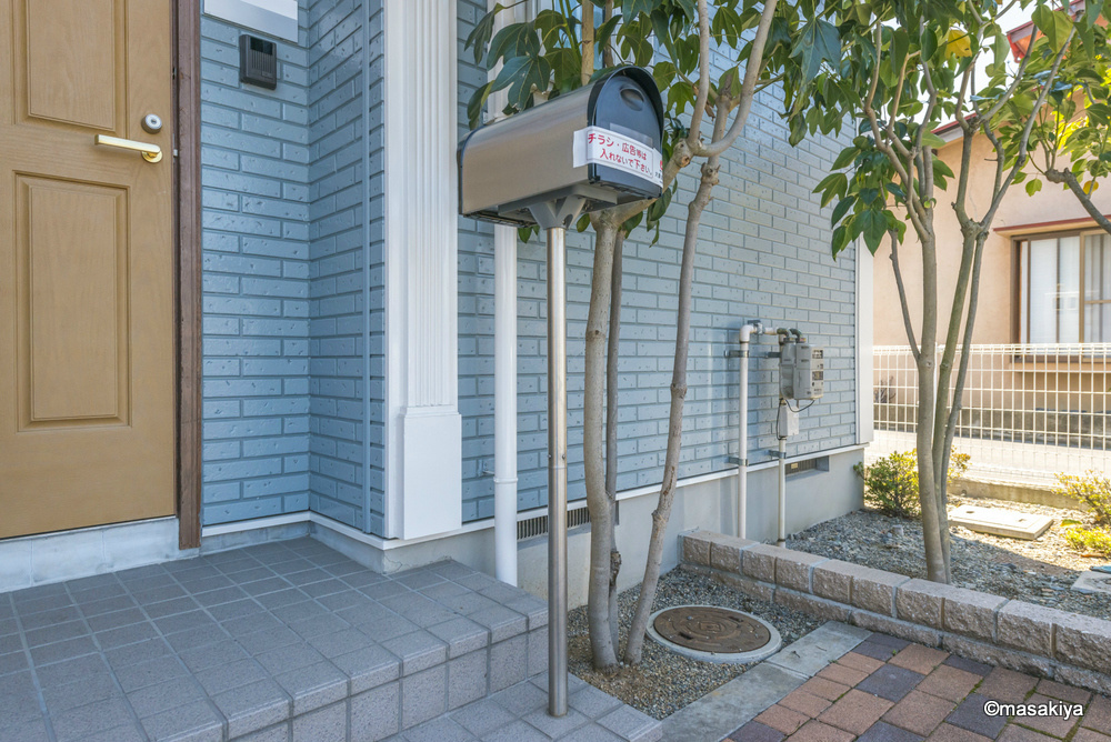 エトワールのエントランス|ポスト