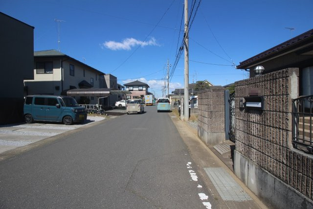 結城市中央町2丁目の前面道路含む現地写真