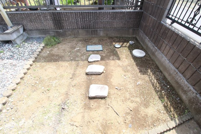 結城市中央町2丁目の庭