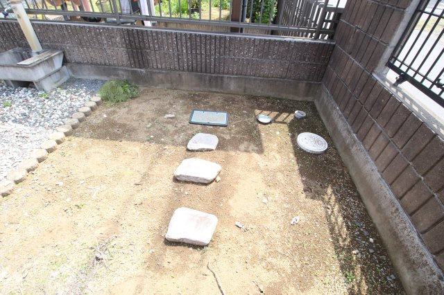 結城市中央町2丁目の庭