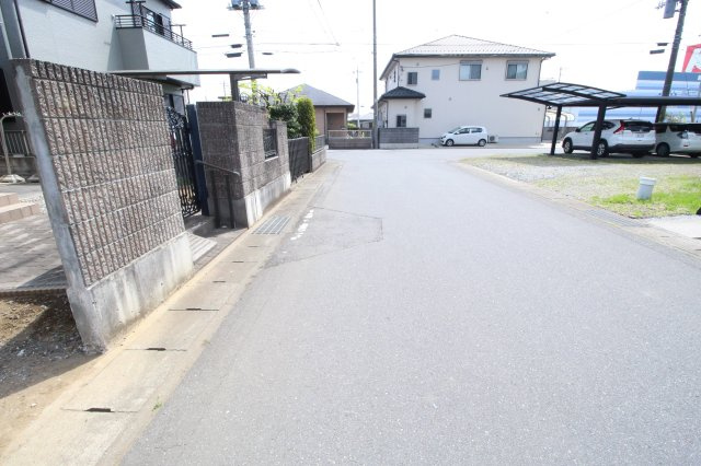 結城市中央町2丁目の前面道路含む現地写真