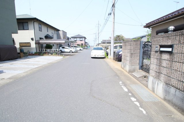 結城市中央町2丁目の前面道路含む現地写真