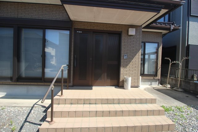 結城市中央町2丁目の玄関