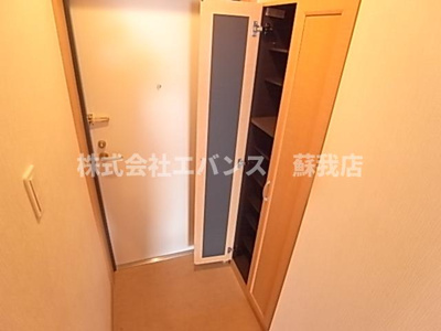 【玄関】 | フォレストコート青葉 | 明るい玄関です