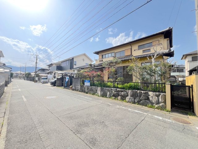 鶴田4丁目戸建ての前面道路含む現地写真