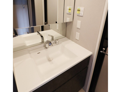 【内装】 | ジェノヴィア赤羽 | 明るい色調の室内です