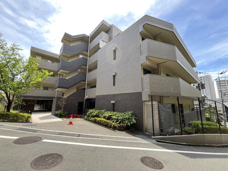 アリスト枚方香里ヶ丘の外観|新しい生活にいかがでしょうか？外観はお住まいの顔になります。こだわりたいポイントですね。水回りリフォームやリノベーションも承ってます。
■現地見学・資金計画相談・住宅ローン相談もお問合せ受付中■