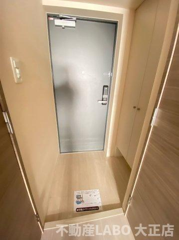 クレビオス南堀江の玄関