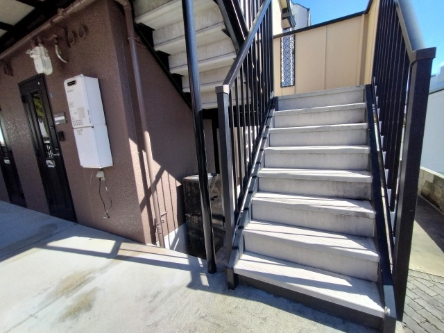 神戸市北区鈴蘭台南町１丁目のアパートのバルコニー