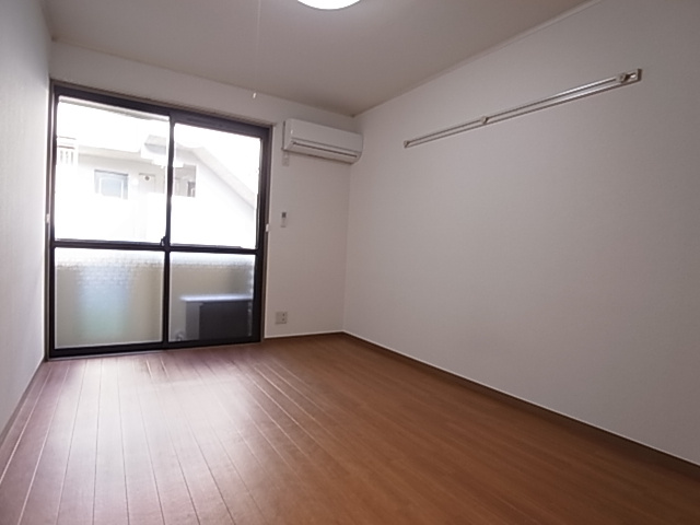 神戸市北区鈴蘭台南町１丁目のアパートの居間・リビング|リビング