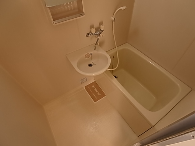 神戸市北区鈴蘭台南町１丁目のアパートの洗面所