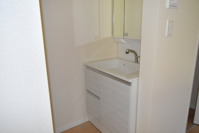 東村山市本町１丁目の中古一戸建の独立洗面台