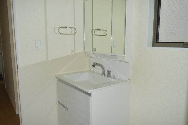 東村山市本町１丁目の中古一戸建の独立洗面台