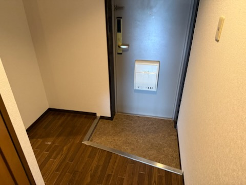 コスモ御殿山の玄関