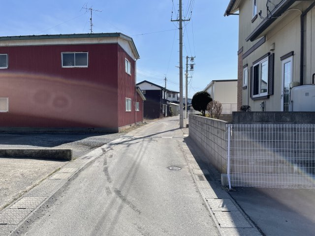 八戸市市川町字尻引前山の前面道路含む現地写真