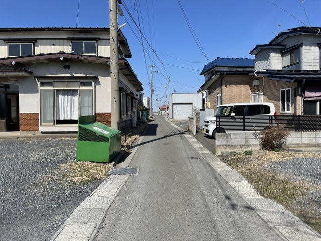 八戸市市川町字尻引前山の前面道路含む現地写真