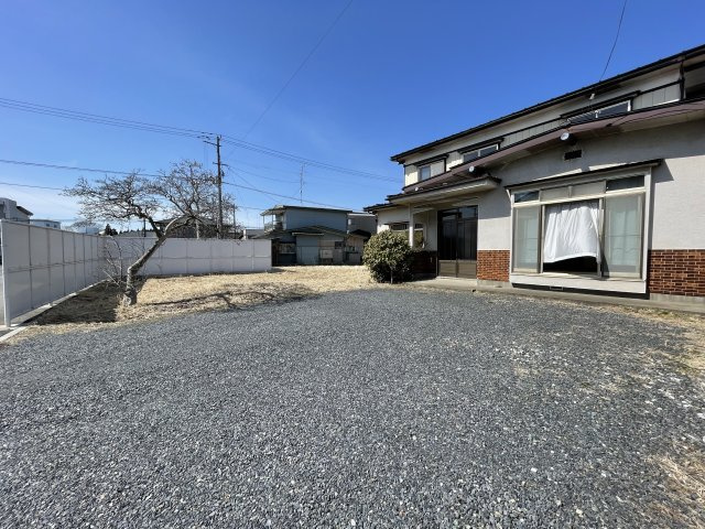 八戸市市川町字尻引前山の駐車場