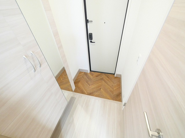 アウスレーゼ高畑の玄関|収納もある玄関です