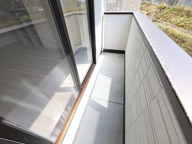 アウスレーゼ高畑のバルコニー|開放的で明るい空間を演出してくれるバルコニーです