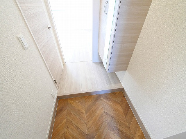 アウスレーゼ高畑の玄関|きれいな玄関です