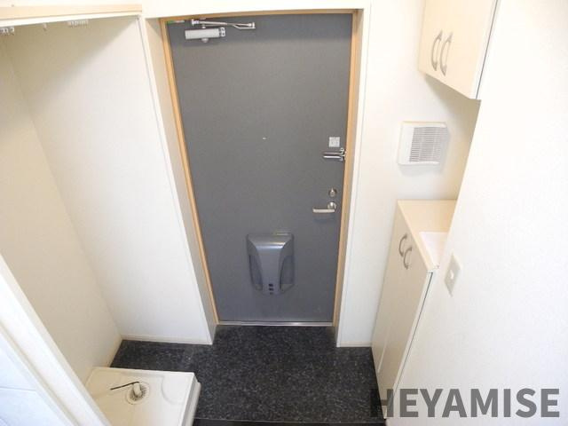 ビューパレスMOMOの玄関