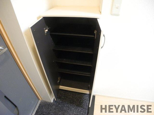 ビューパレスMOMOの玄関