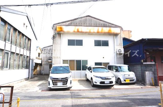 中開事務所付き倉庫・作業所・工場の駐車場|駐車場です
