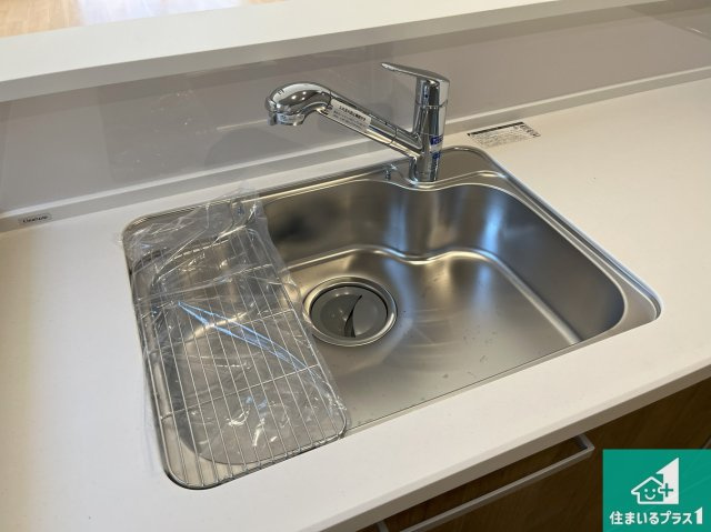 明石市東野町　第1期　新築一戸建ての設備|蛇口の先端に浄水器を内蔵しています！原水と浄水、お湯と冷水、シャワーの切替えがワンタッチなので用途によって使い分けられます。