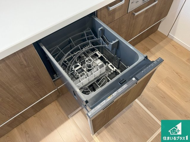 明石市東野町　第1期　新築一戸建ての設備|食事後の一仕事、食器洗いをボタン一つでお任せできちゃいます！場所を取らないビルトイン式なので、お料理スペースもしっかり確保！