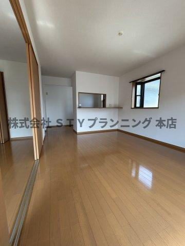 仲介手数料０円！グレイスフル岩崎台の居間・リビング