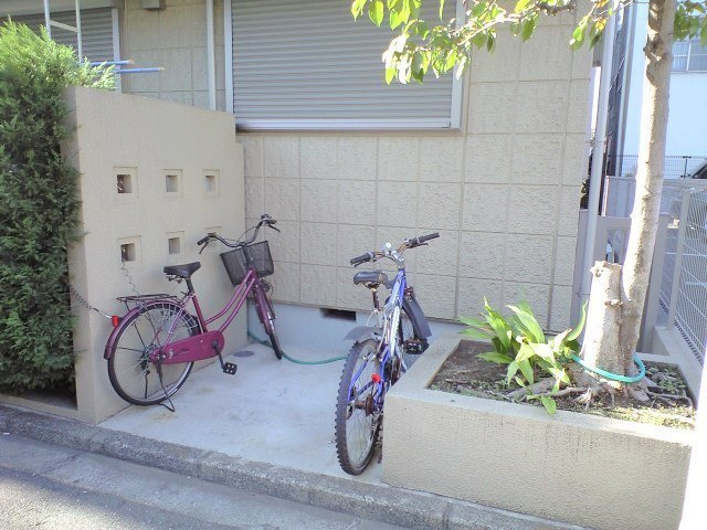 ヘーベルメゾン新子安の周辺|自転車駐輪スペース