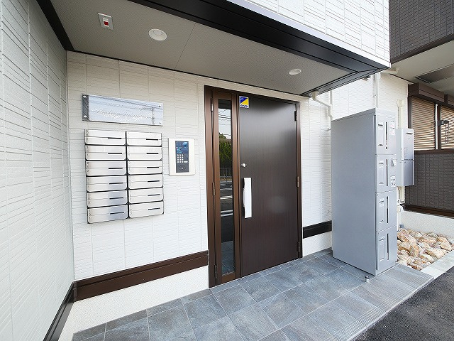 アウスレーゼ高畑のエントランス|清潔なエントランスです