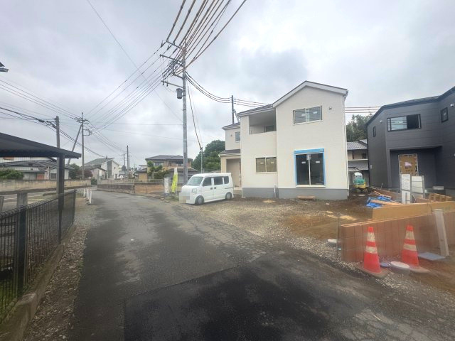 新築　北群馬郡吉岡町漆原第2　Livele Garden.S　１号棟の前面道路含む現地写真|現地写真　南西側接道幅員約3.7ｍ	