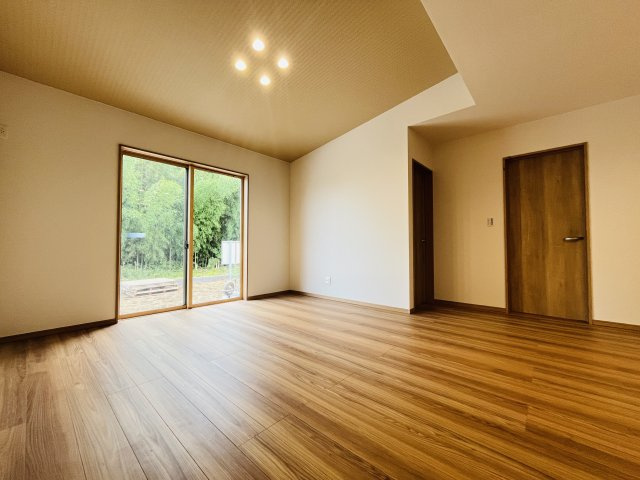 【居間・リビング】 | 深谷市荒川第１期　ワイウッドコート　新築戸建　全7区画　7号棟