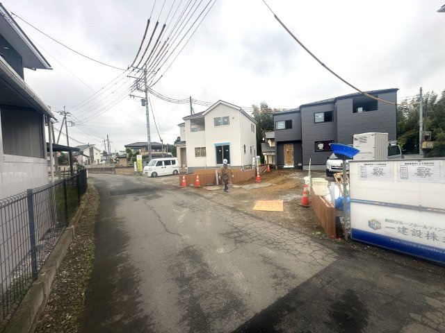 新築　北群馬郡吉岡町漆原第2　Livele Garden.S　2号棟の前面道路含む現地写真|現地写真　南西側接道幅員約3.7ｍ	