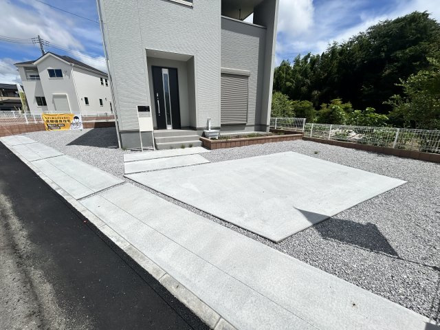 新築　北群馬郡吉岡町漆原第2　Livele Garden.S　3号棟の駐車場|現地写真　駐車スペースは2台分可能です！					
