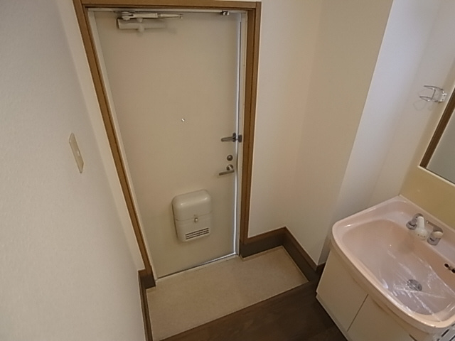 神戸市須磨区中島町２丁目のアパートの玄関|玄関