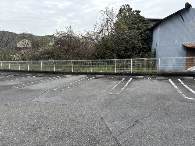 グランドゥールＢの駐車場