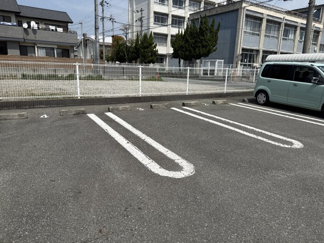 ミルト　アンジュⅢの駐車場