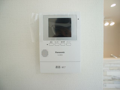 【防犯設備】 | 緑町2期 | 訪問者の確認ができるTVインターホン付きです♪